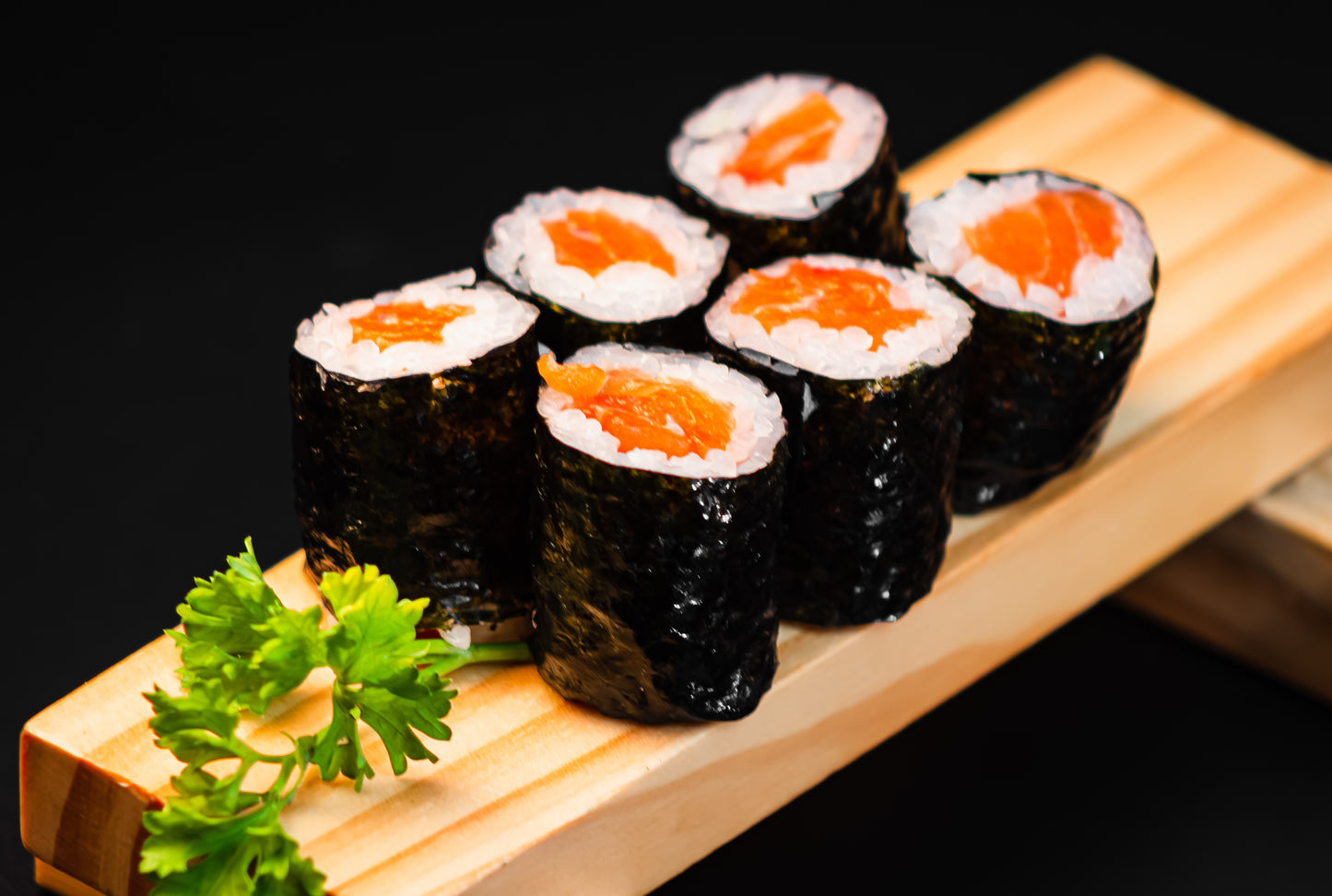 Salmon Roll (Hosomaki, small sushi rolls made with only one filling)